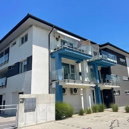 B7 Apartment